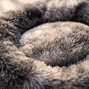 Close-up of the soft plush faux-fur on the Belveda calming bed